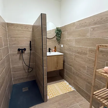 Magnifique Face A La